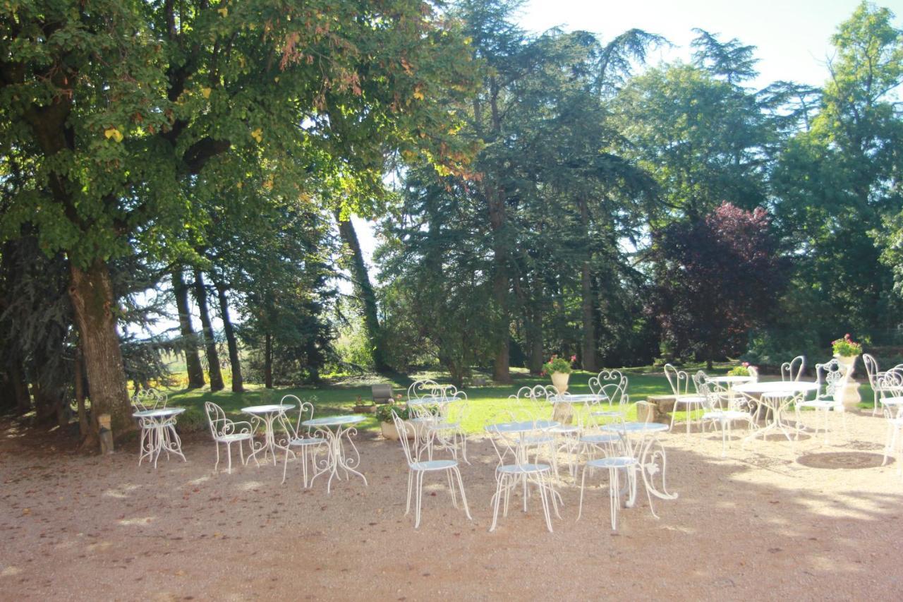 Chateau De La Chapelle Des Bois Fleurie Habitación foto