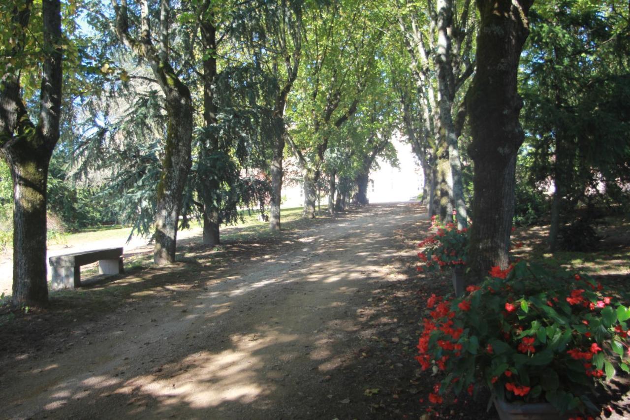 Chateau De La Chapelle Des Bois Fleurie Habitación foto